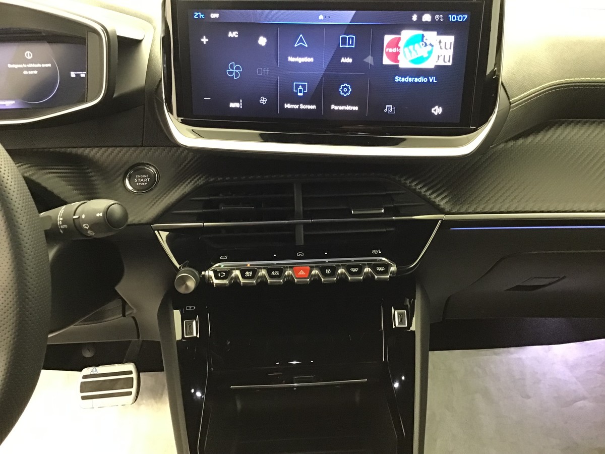PEUGEOT 2008 HYBRID 145 GT 1.2 Hybrid 136ch E-Dsc6 Gt + Régulateur de vitesse + Navigation