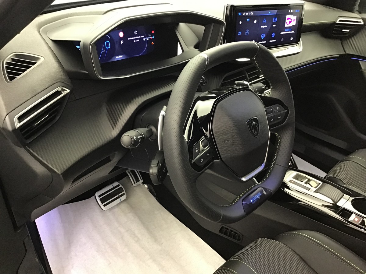 PEUGEOT 2008 HYBRID 145 GT 1.2 Hybrid 136ch E-Dsc6 Gt