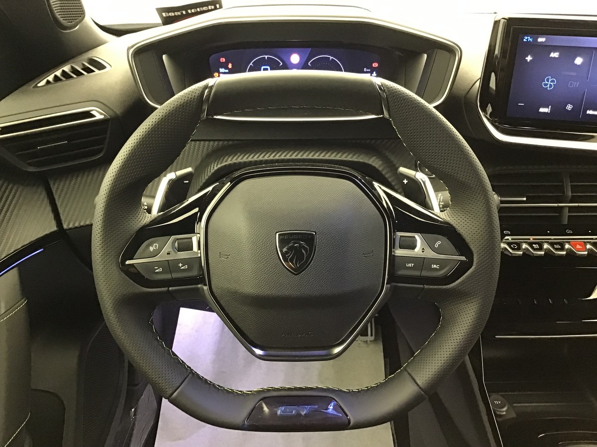 PEUGEOT 2008 HYBRID 145 GT 1.2 Hybrid 136ch E-Dsc6 Gt