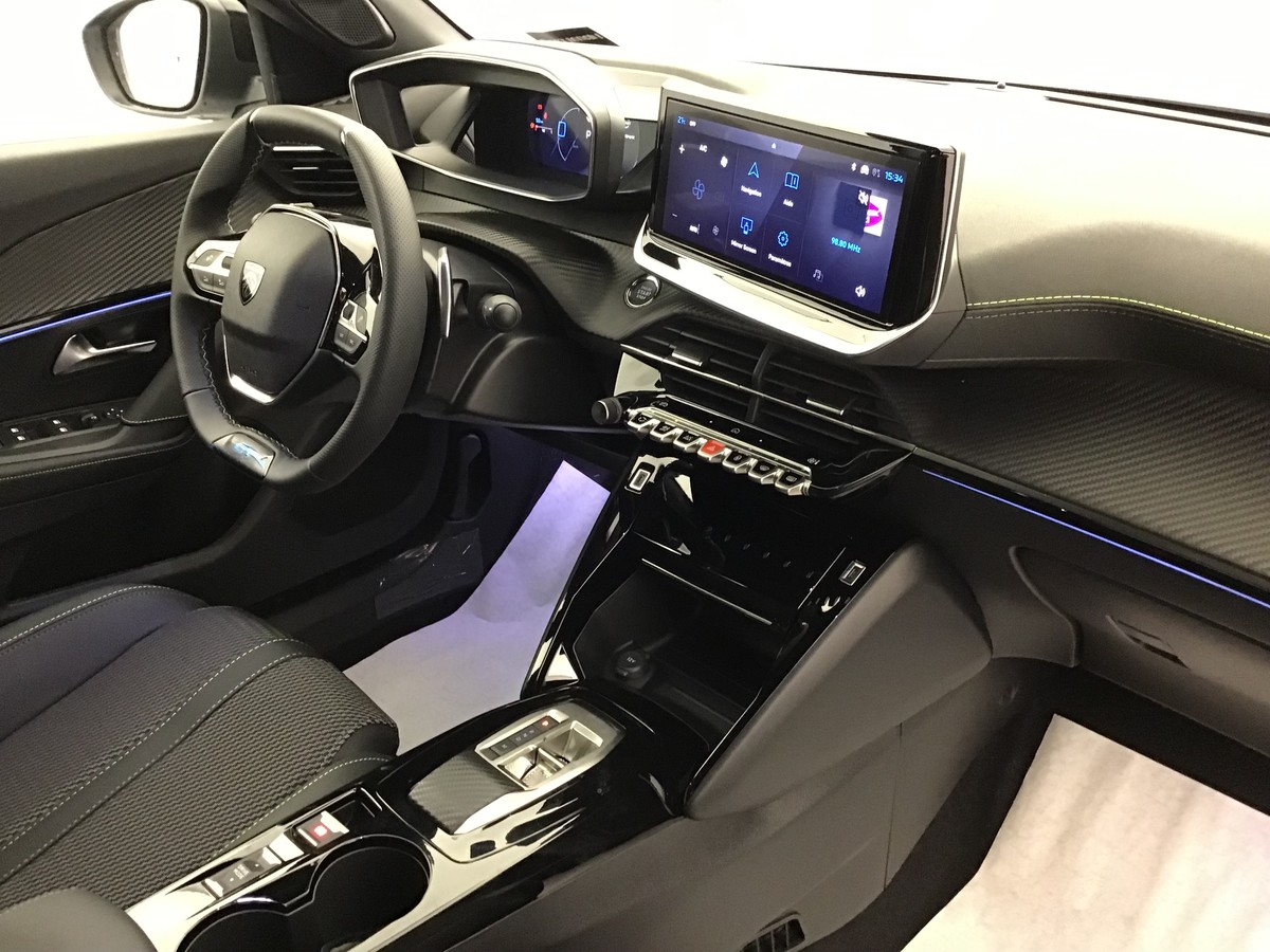 PEUGEOT 2008 HYBRID 145 GT 1.2 Hybrid 136ch E-Dsc6 Gt