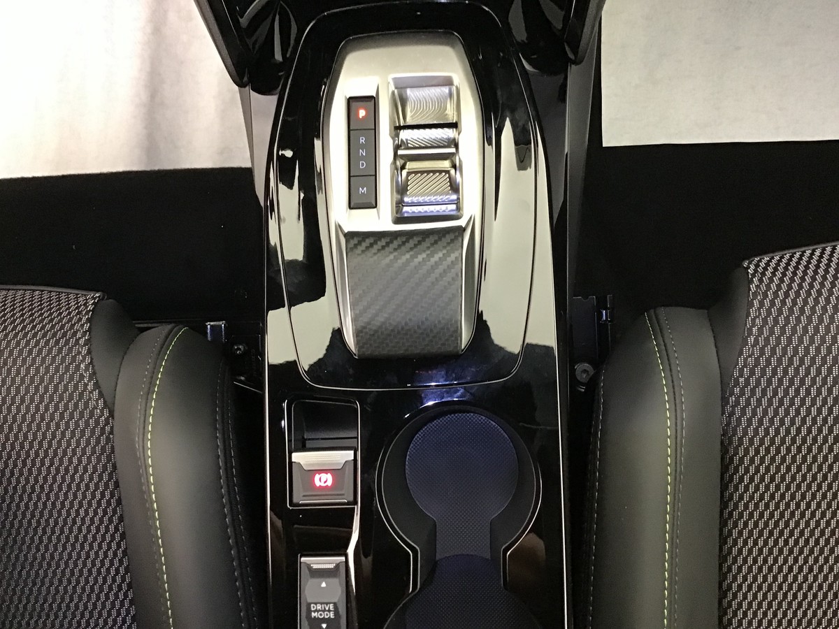 PEUGEOT 2008 HYBRID 145 GT 1.2 Hybrid 136ch E-Dsc6 Gt