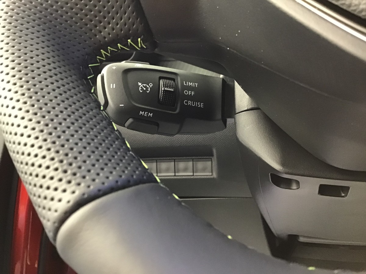 PEUGEOT 2008 HYBRID 145 GT 1.2 Hybrid 136ch E-Dsc6 Gt