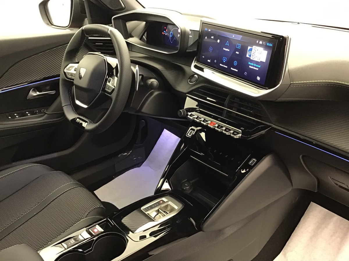 PEUGEOT 2008 HYBRID 145 GT 1.2 Hybrid 136ch E-Dsc6 Gt