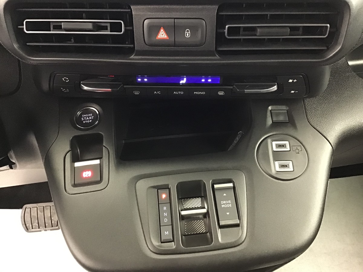 PEUGEOT 3008 PHASE 4 GT 1.2 Hybrid 145ch E-Dsc6 Gt
