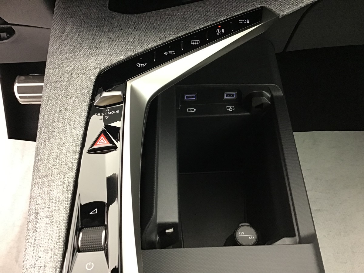 PEUGEOT 3008 PHASE 4 GT 1.2 Hybrid 145ch E-Dsc6 Gt