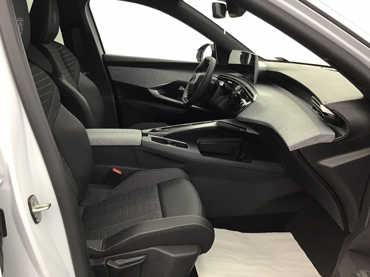 PEUGEOT 3008 PHASE 4 GT 1.2 Hybrid 145ch E-Dsc6 Gt