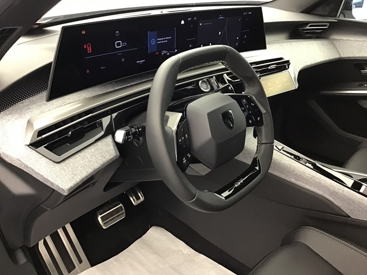 PEUGEOT 3008 PHASE 4 GT 1.2 Hybrid 145ch E-Dsc6 Gt