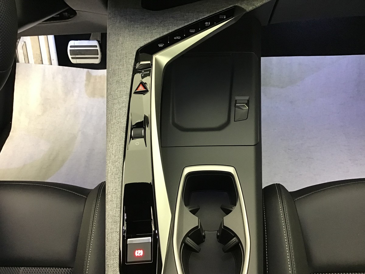 PEUGEOT 3008 PHASE 4 GT 1.2 Hybrid 145ch E-Dsc6 Gt