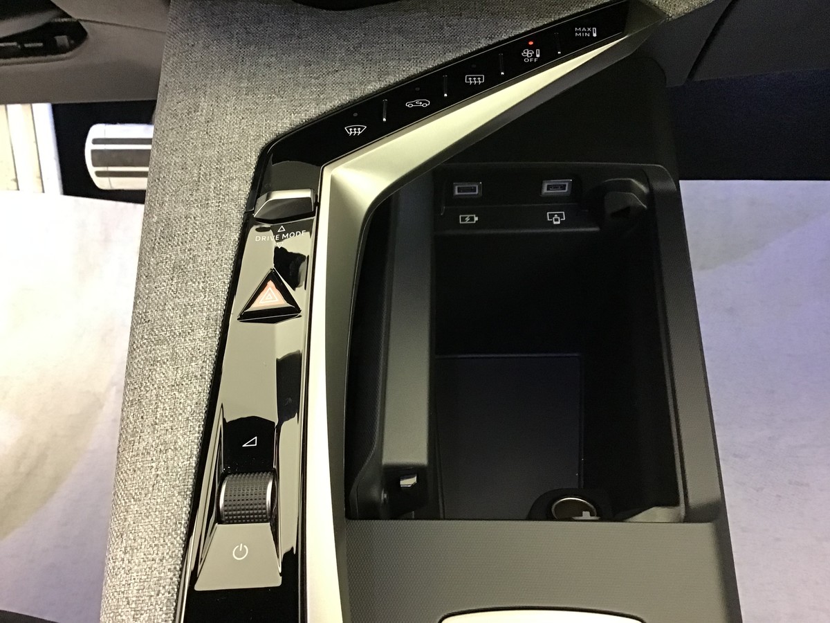 PEUGEOT 3008 PHASE 4 GT 1.2 Hybrid 145ch E-Dsc6 Gt