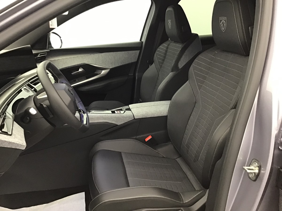 PEUGEOT 3008 PHASE 4 GT 1.2 Hybrid 145ch E-Dsc6 Gt