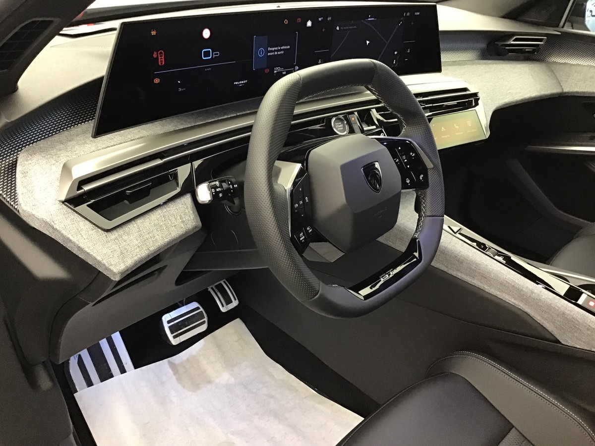PEUGEOT 3008 PHASE 4 GT 1.2 Hybrid 145ch E-Dsc6 Gt