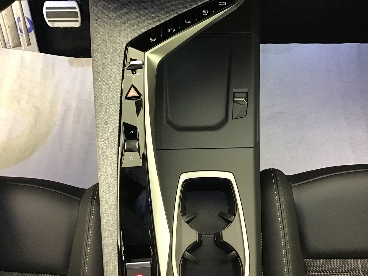 PEUGEOT 3008 PHASE 4 GT 1.2 Hybrid 145ch E-Dsc6 Gt