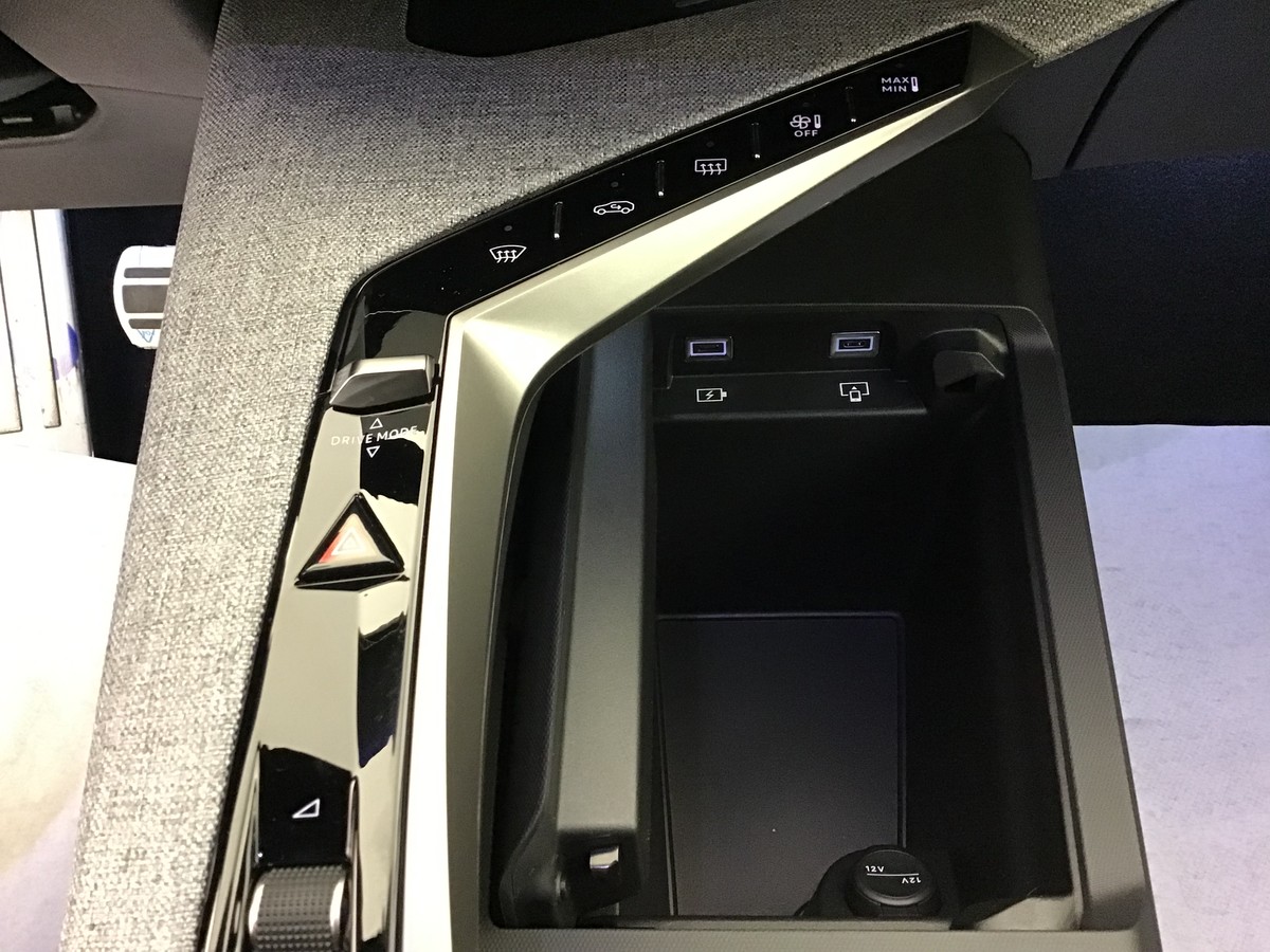 PEUGEOT 3008 PHASE 4 GT 1.2 Hybrid 145ch E-Dsc6 Gt