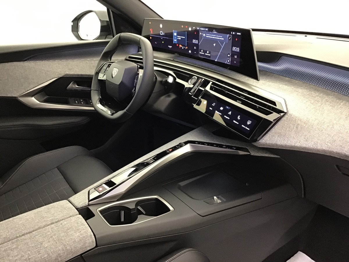 PEUGEOT 3008 PHASE 4 GT 1.2 Hybrid 145ch E-Dsc6 Gt