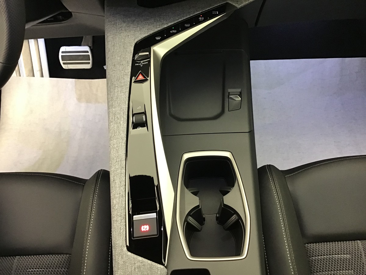 PEUGEOT 3008 PHASE 4 GT 1.2 Hybrid 145ch E-Dsc6 Gt