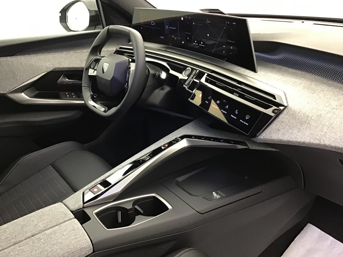 PEUGEOT 3008 PHASE 4 GT 1.2 Hybrid 145ch E-Dsc6 Gt