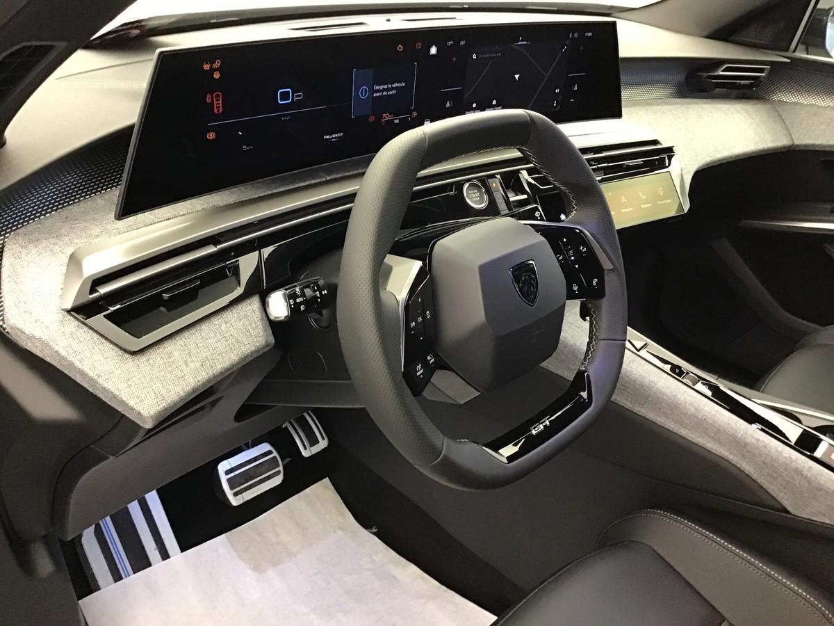 PEUGEOT 3008 PHASE 4 GT 1.2 Hybrid 145ch E-Dsc6 Gt