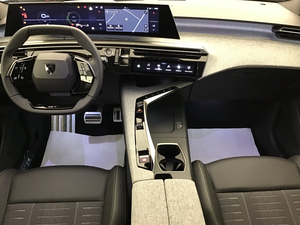 PEUGEOT 3008 PHASE 4 GT 1.2 Hybrid 145ch E-Dsc6