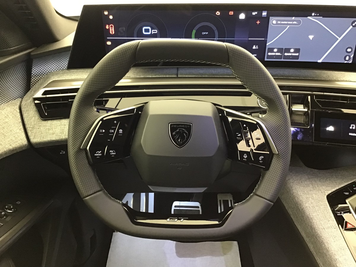 PEUGEOT 3008 PHASE 4 GT 1.2 Hybrid 145ch E-Dsc6