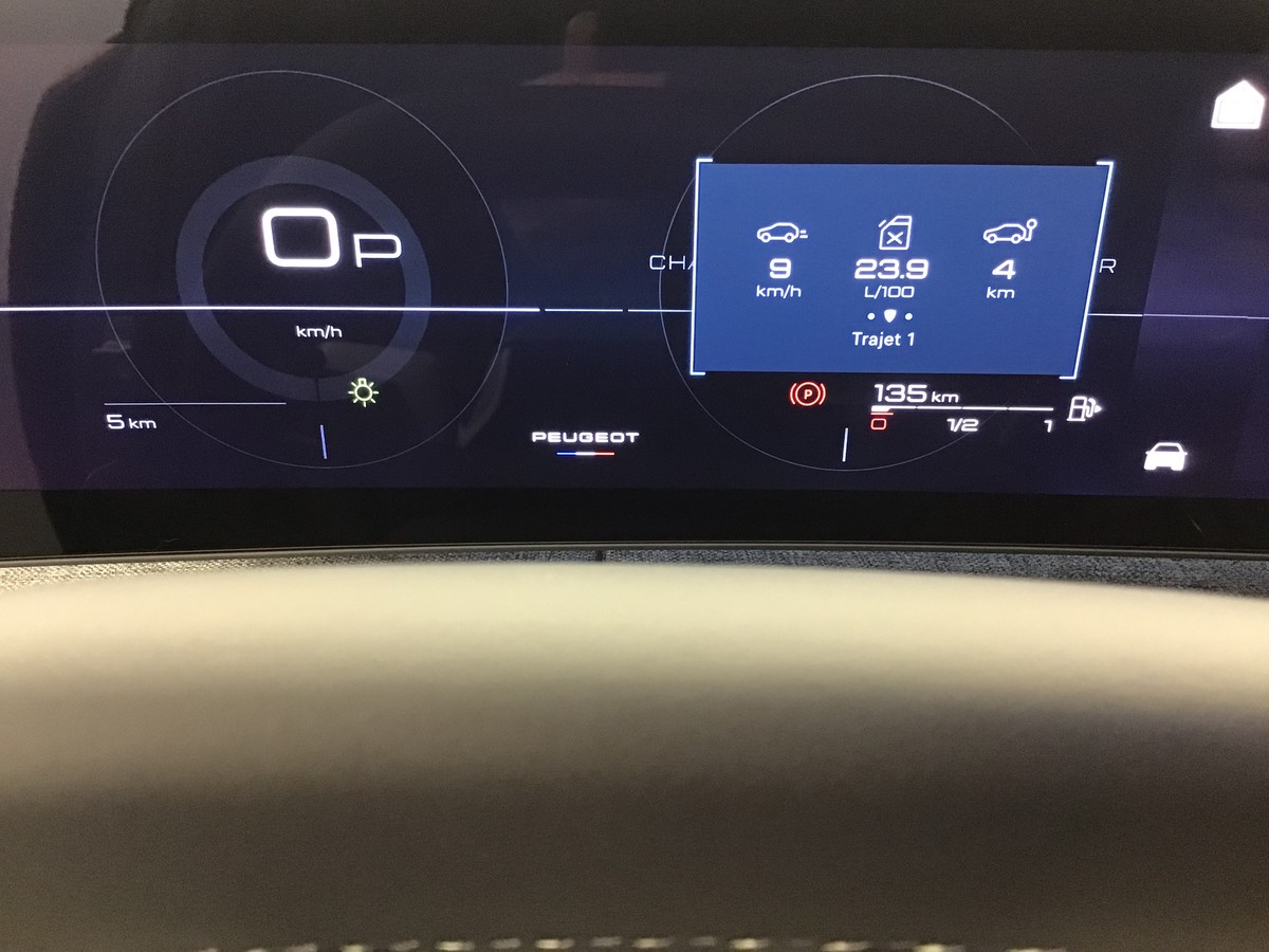 PEUGEOT 3008 PHASE 4 GT 1.2 Hybrid 145ch E-Dsc6