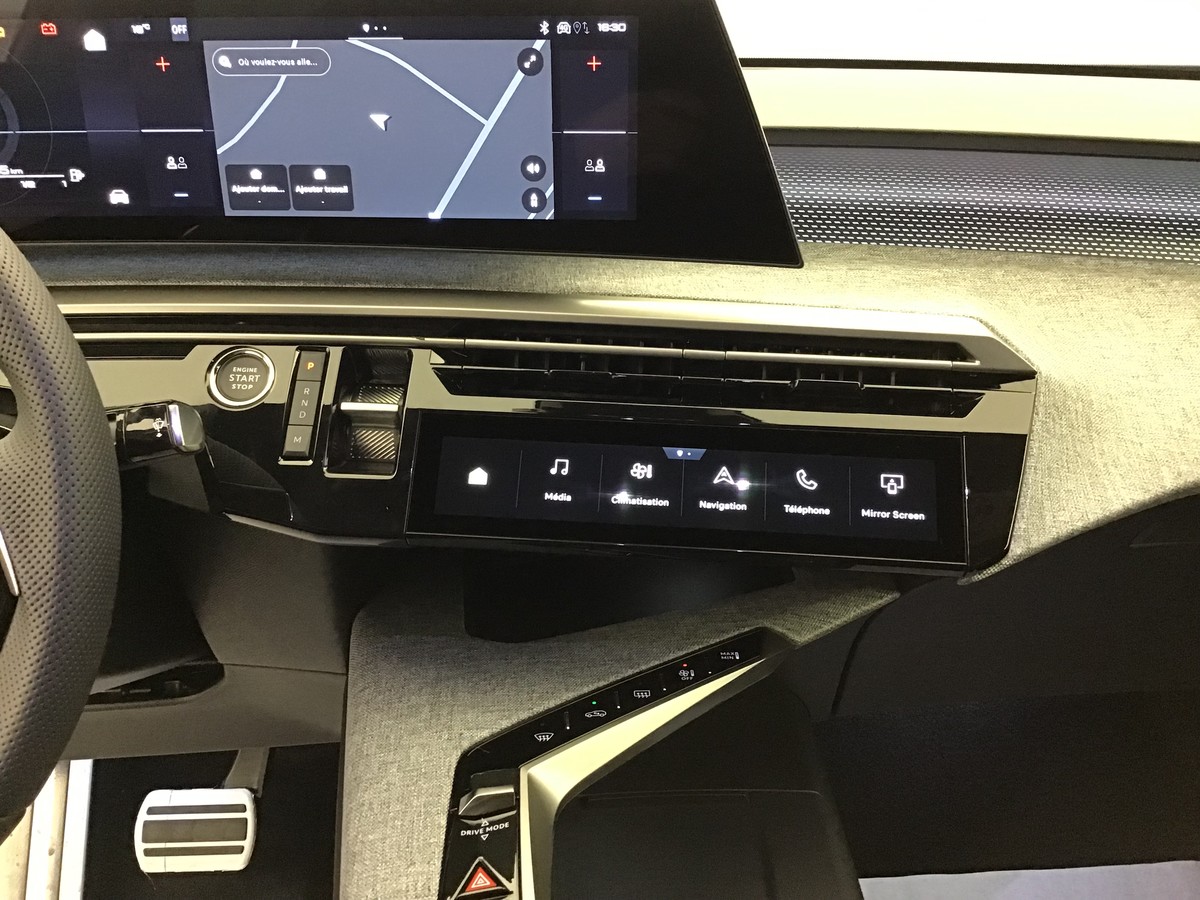 PEUGEOT 3008 PHASE 4 GT 1.2 Hybrid 145ch E-Dsc6