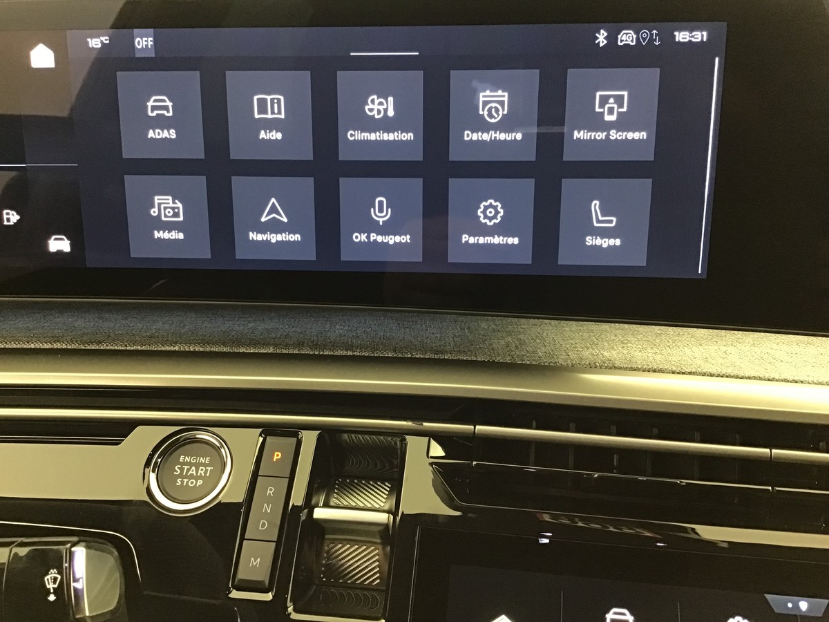 PEUGEOT 3008 PHASE 4 GT 1.2 Hybrid 145ch E-Dsc6