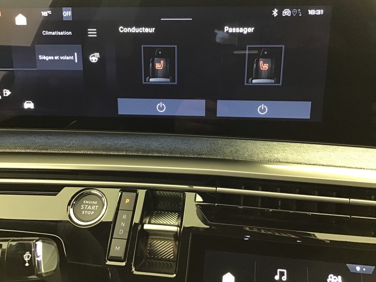 PEUGEOT 3008 PHASE 4 GT 1.2 Hybrid 145ch E-Dsc6