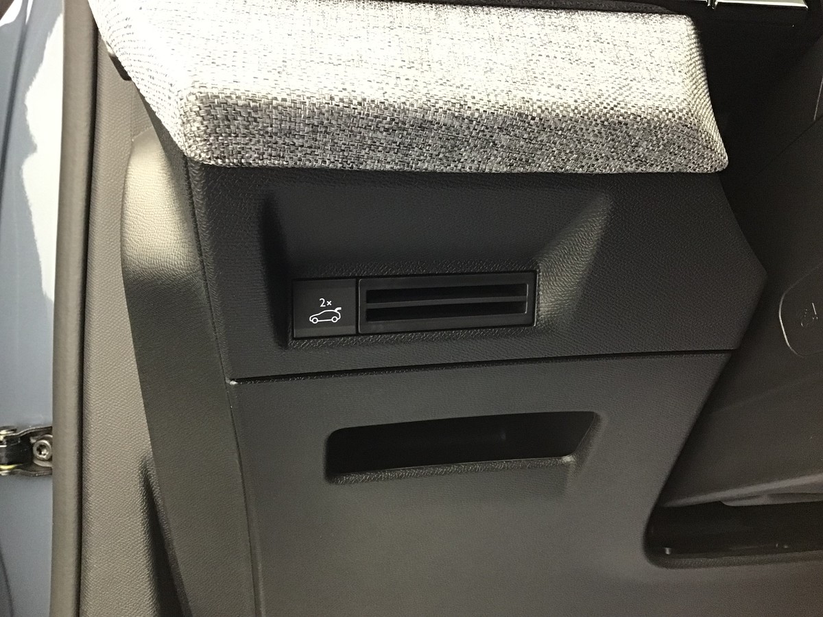 PEUGEOT 3008 PHASE 4 GT 1.2 Hybrid 145ch E-Dsc6