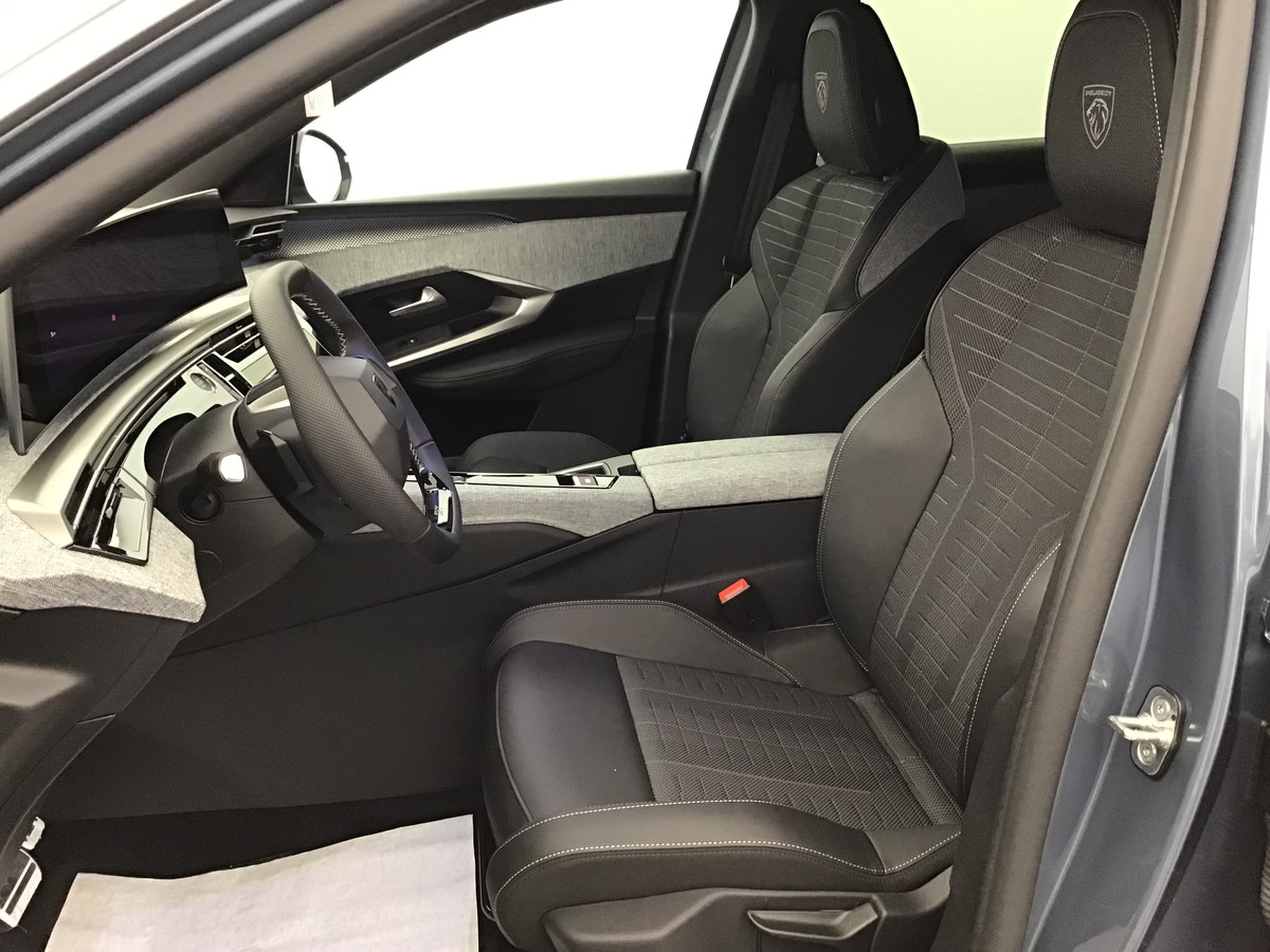 PEUGEOT 3008 PHASE 4 GT 1.2 Hybrid 145ch E-Dsc6