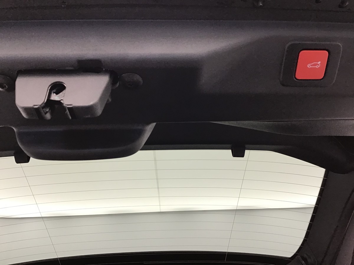 PEUGEOT 3008 PHASE 4 GT 1.2 Hybrid 145ch E-Dsc6