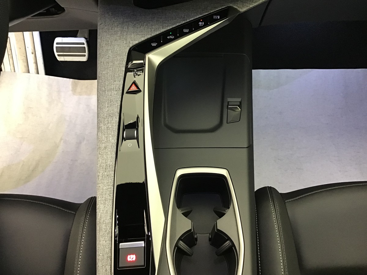 PEUGEOT 3008 PHASE 4 GT 1.2 Hybrid 145ch E-Dsc6 Gt