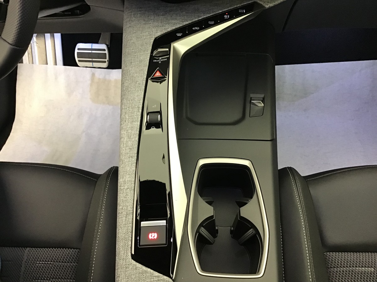 PEUGEOT 3008 PHASE 4 GT 1.2 Hybrid 145ch E-Dsc6 Gt