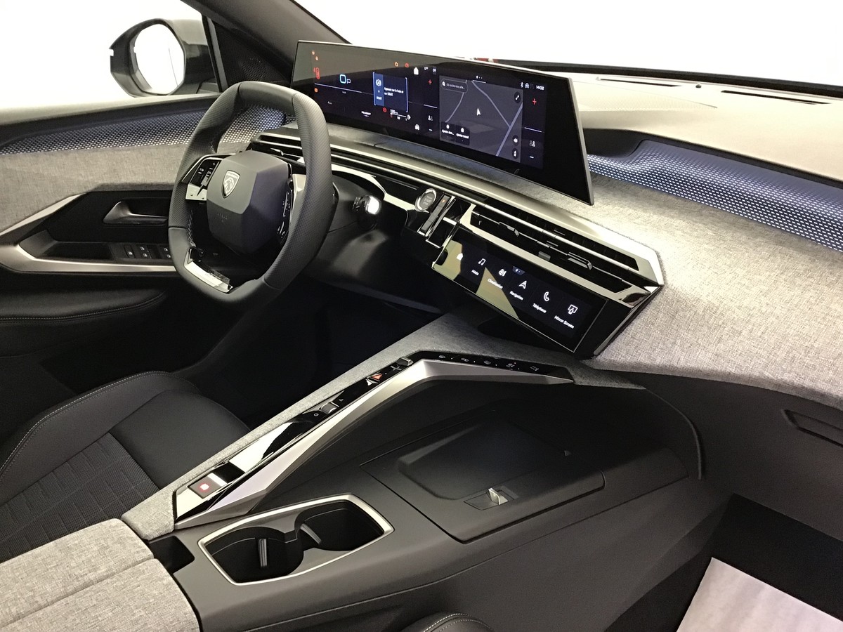 PEUGEOT 3008 PHASE 4 GT 1.2 Hybrid 145ch E-Dsc6 Gt