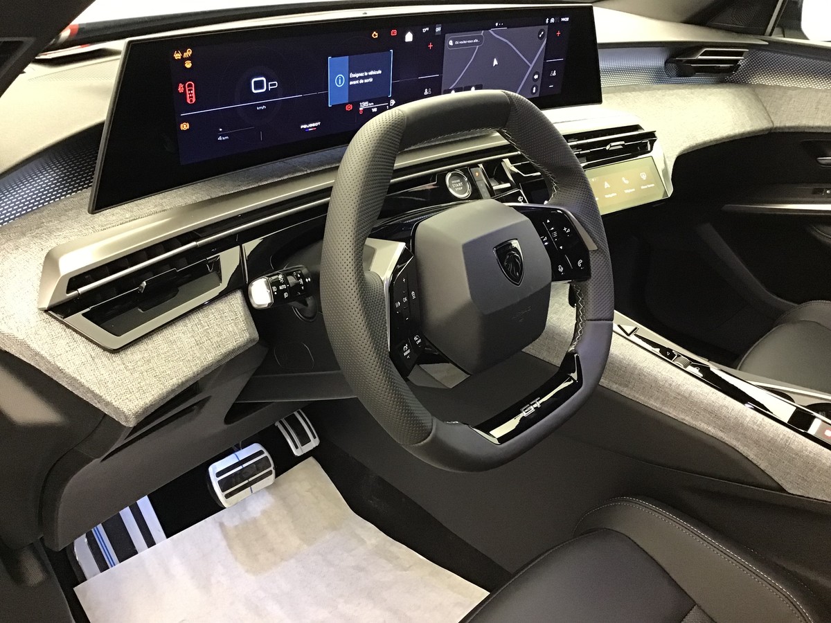 PEUGEOT 3008 PHASE 4 GT 1.2 Hybrid 145ch E-Dsc6 Gt
