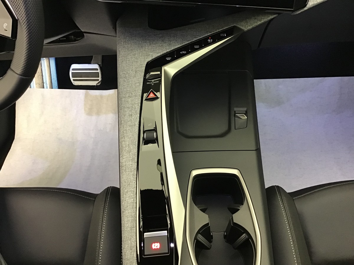 PEUGEOT 3008 PHASE 4 GT 1.2 Hybrid 145ch E-Dsc6 Gt
