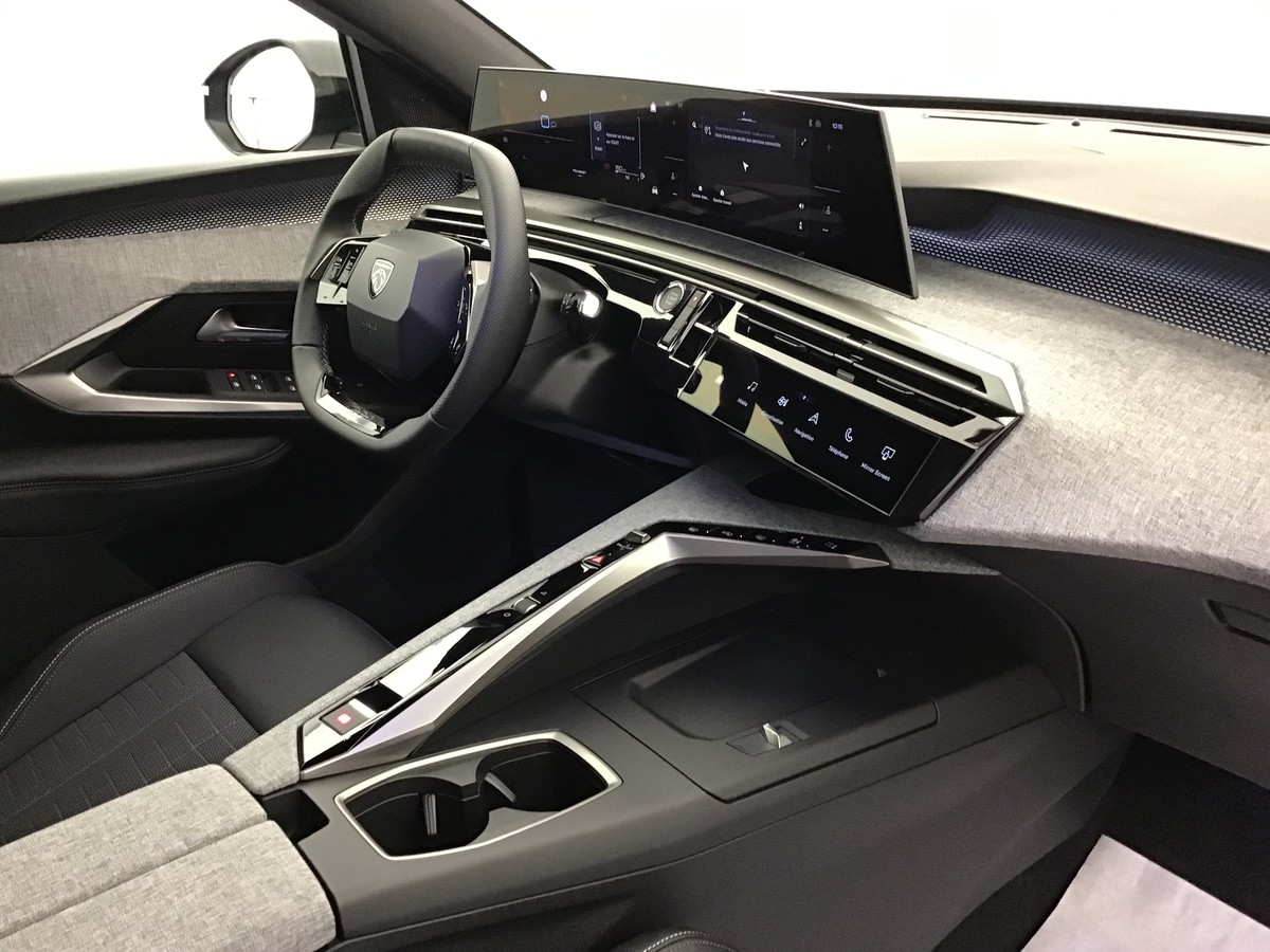 PEUGEOT 3008 PHASE 4 GT 1.2 Hybrid 145ch E-Dsc6 Gt
