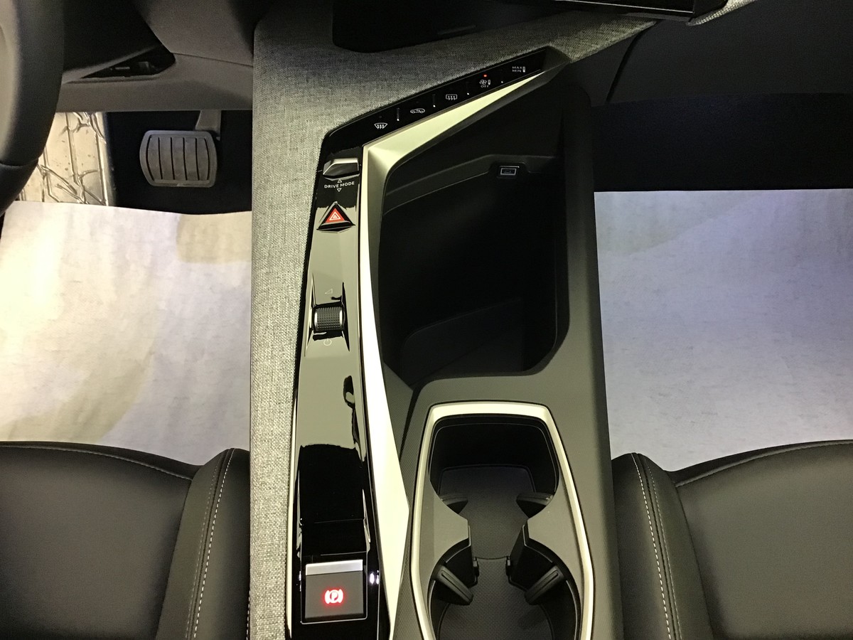PEUGEOT 3008 PHASE 4 GT 1.2 Hybrid 145ch E-Dsc6 Gt