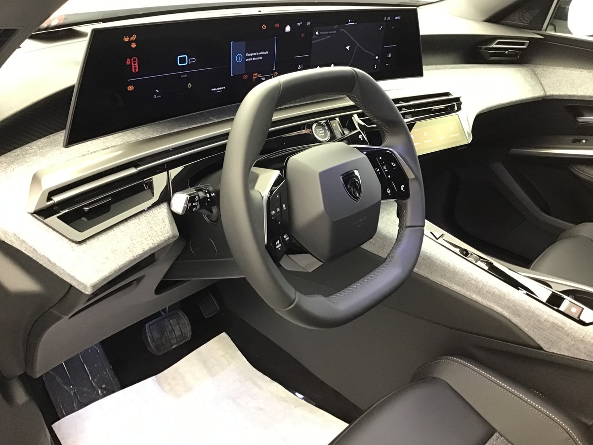 PEUGEOT 3008 PHASE 4 GT 1.2 Hybrid 145ch E-Dsc6 Gt