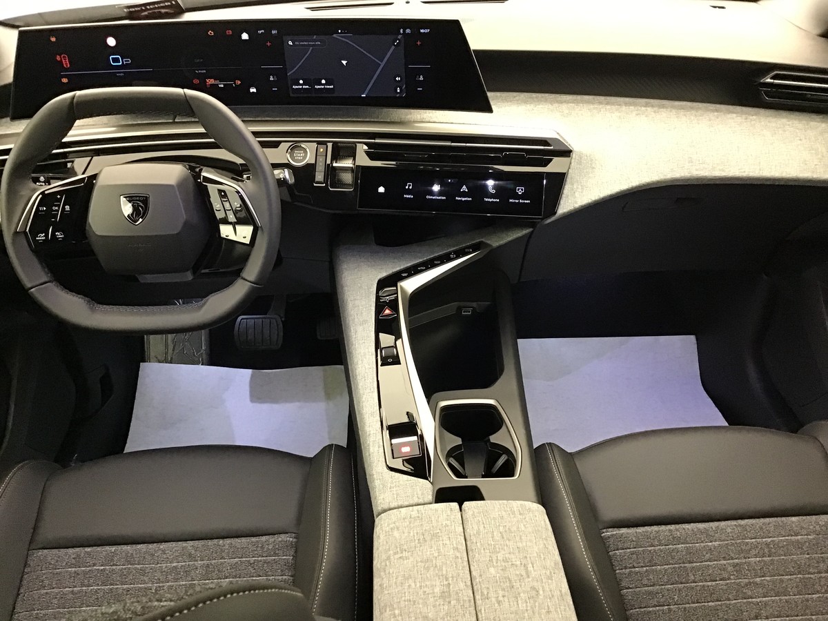 PEUGEOT 3008 PHASE 4 GT 1.2 Hybrid 145ch E-Dsc6 Gt