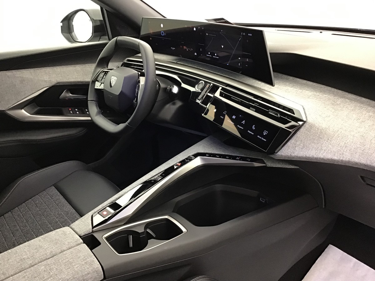PEUGEOT 3008 PHASE 4 GT 1.2 Hybrid 145ch E-Dsc6 Gt