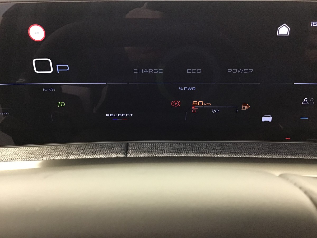 PEUGEOT 3008 PHASE 4 BUSINESS 1.2 Hybrid 145ch E-Dsc6 Business