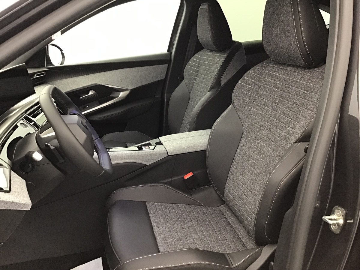 PEUGEOT 3008 PHASE 4 BUSINESS 1.2 Hybrid 145ch E-Dsc6 Business