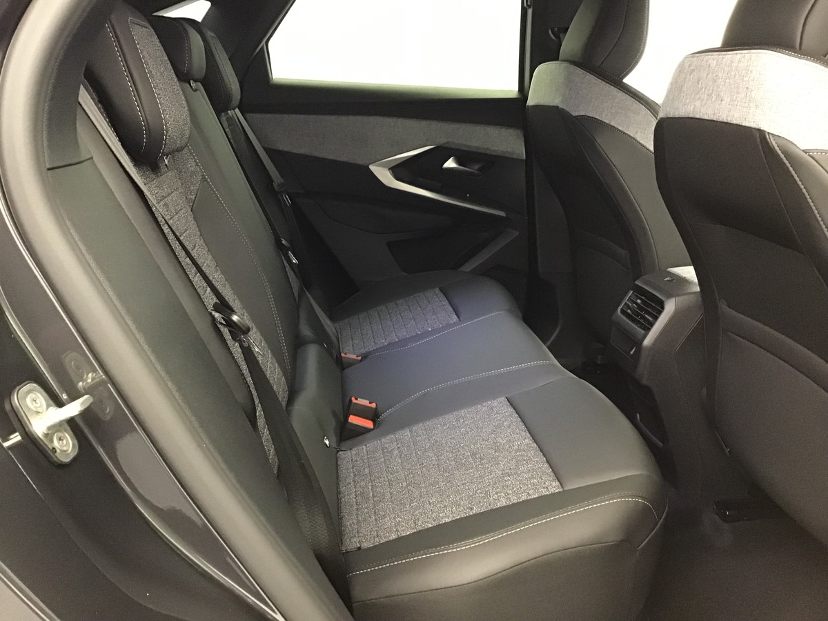 PEUGEOT 3008 PHASE 4 BUSINESS 1.2 Hybrid 145ch E-Dsc6 Business