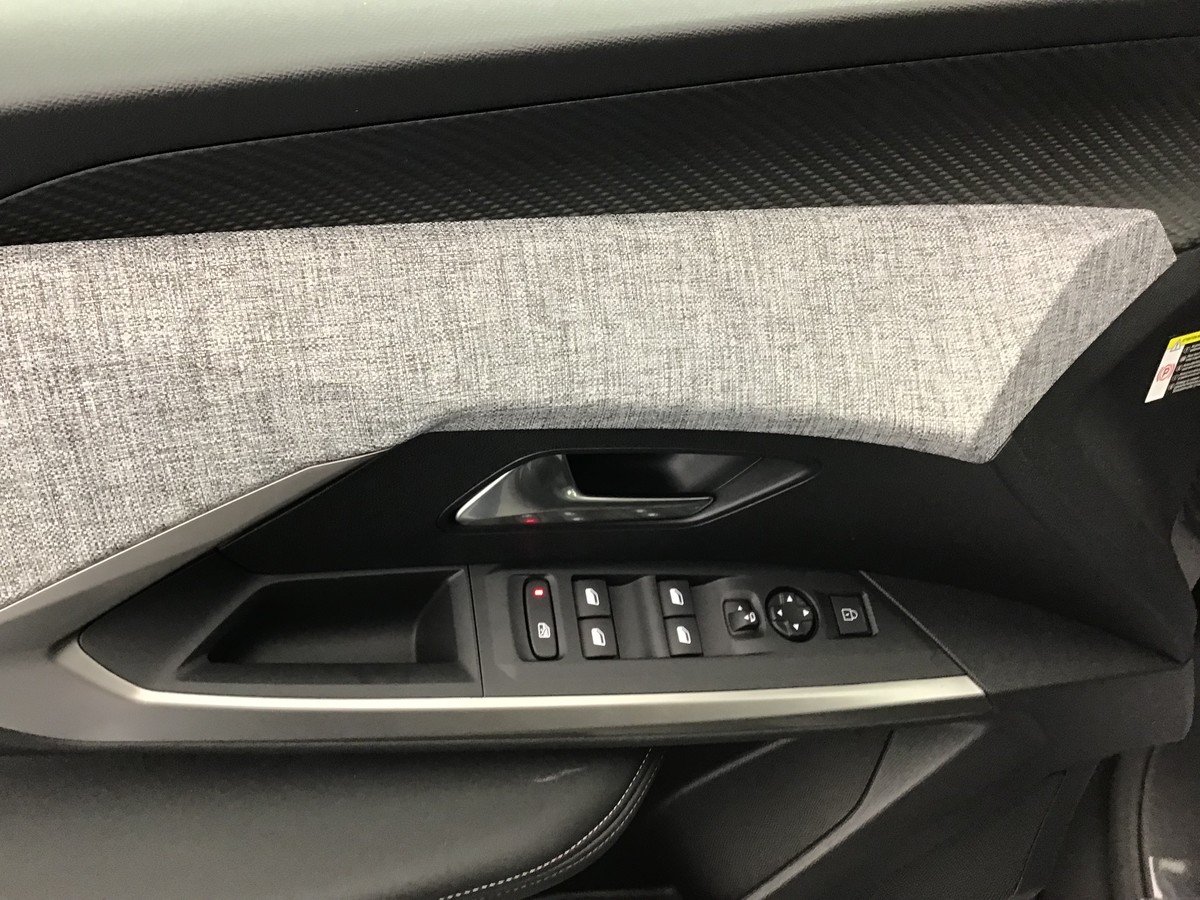PEUGEOT 3008 PHASE 4 BUSINESS 1.2 Hybrid 145ch E-Dsc6 Business