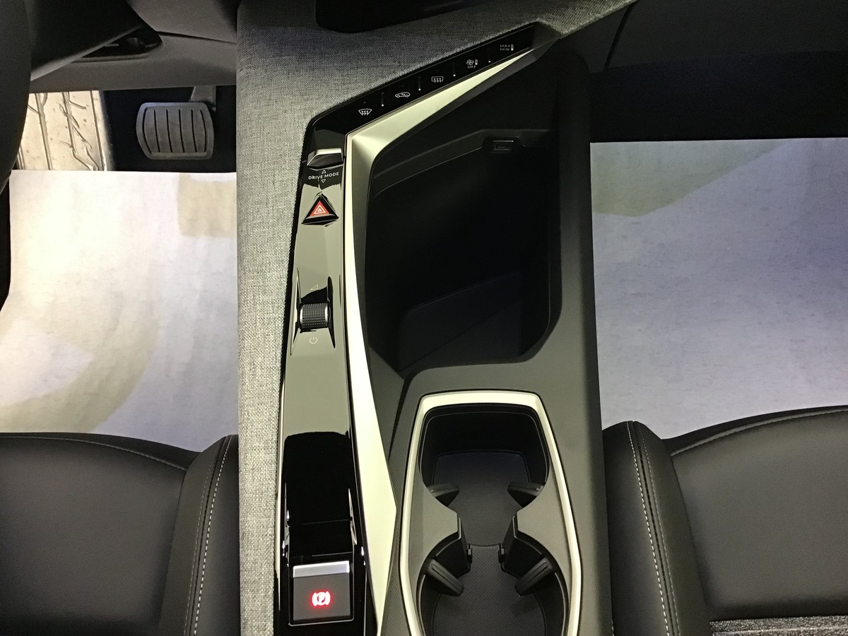 PEUGEOT 3008 PHASE 4 GT 1.2 Hybrid 145ch E-Dsc6 Gt