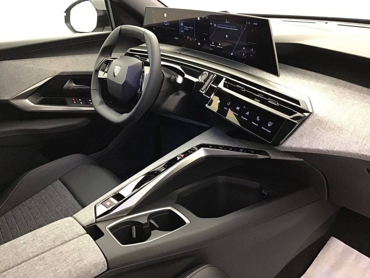 PEUGEOT 3008 PHASE 4 GT 1.2 Hybrid 145ch E-Dsc6 Gt