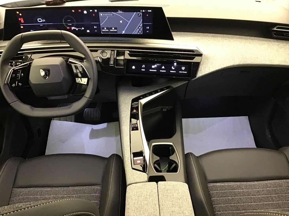 PEUGEOT 3008 PHASE 4 BUSINESS 1.2 Hybrid 145ch E-Dsc6 Business