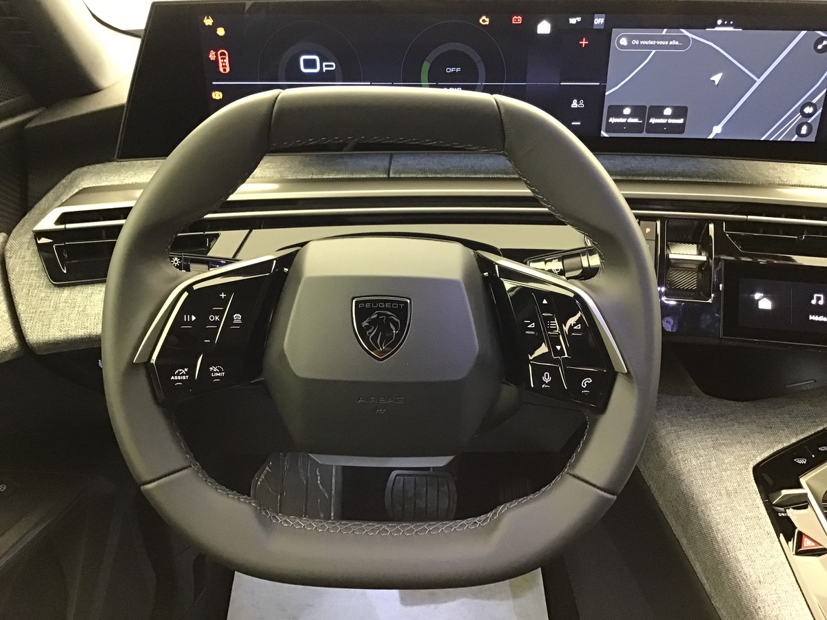 PEUGEOT 3008 PHASE 4 BUSINESS 1.2 Hybrid 145ch E-Dsc6 Business