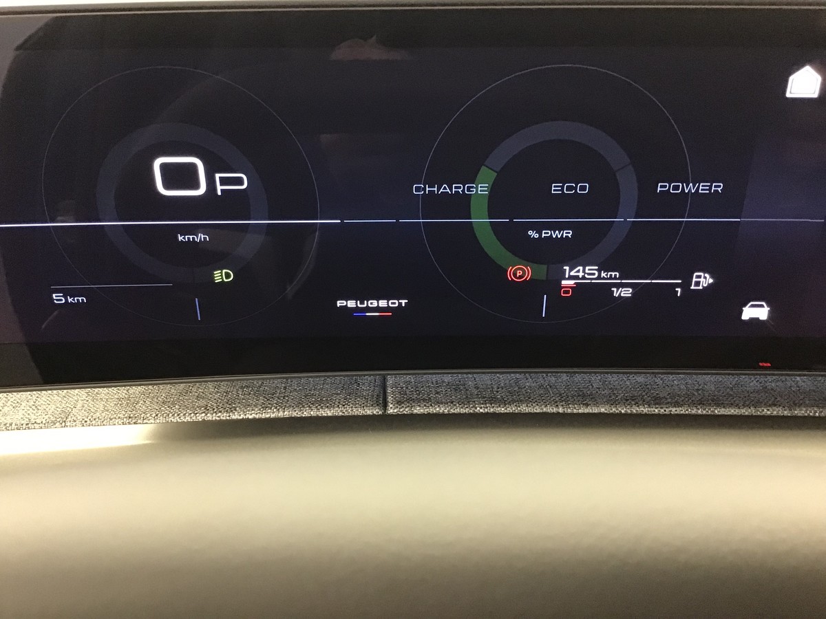 PEUGEOT 3008 PHASE 4 BUSINESS 1.2 Hybrid 145ch E-Dsc6 Business