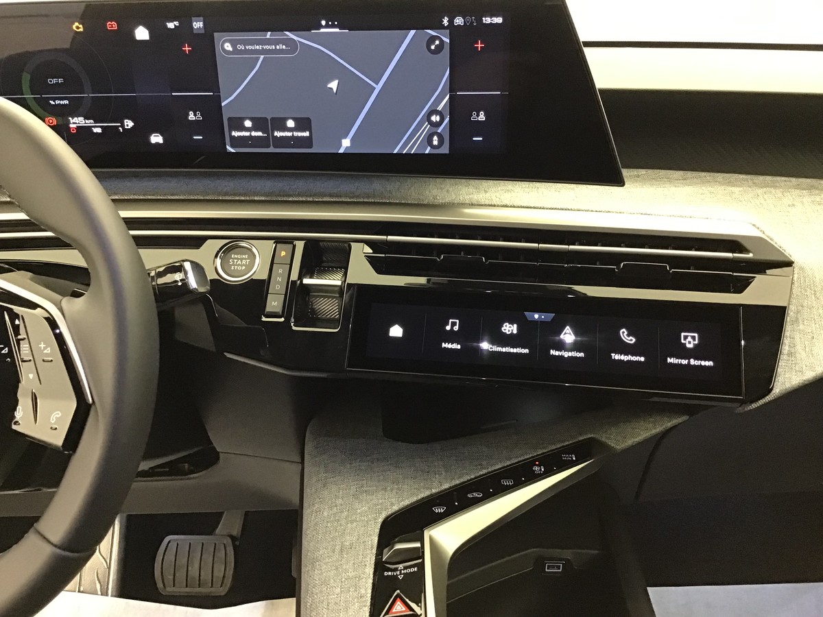PEUGEOT 3008 PHASE 4 BUSINESS 1.2 Hybrid 145ch E-Dsc6 Business